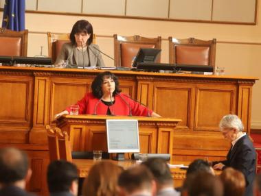 Петкова изненадващо поиска от инвеститорите да потвърдят интереса си към АЕЦ „Белене“