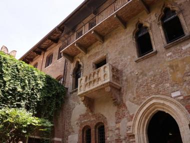 Airbnb „отваря вратите“ на къщата на Жулиета за 14 февруари