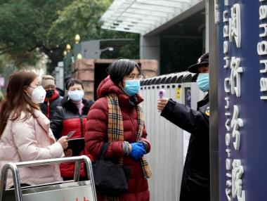 Страхът от коронавируса изтри $400 млрд. от китайските борси