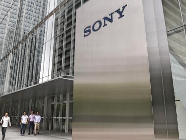 Еуфорията на конкурентите по смартфон камери радва най-много Sony