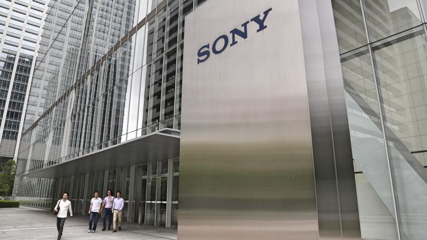 Еуфорията на конкурентите по смартфон камери радва най-много Sony