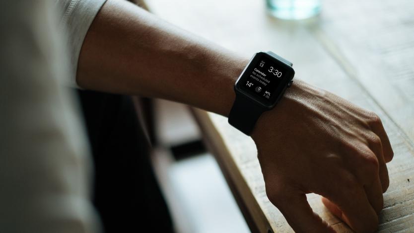 Apple продаде повече часовници от цялата швейцарска индустрия през 2019 г.