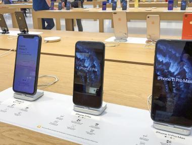 Франция удари Apple с €25 млн. глоба заради забавянето на iPhone