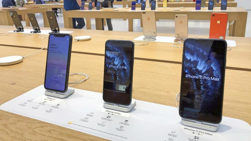 Франция удари Apple с €25 млн. глоба заради забавянето на iPhone