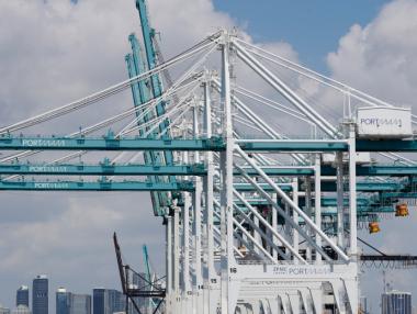 Ръстът на работните места в САЩ надхвърли очакванията