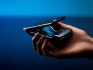 Ден след старта на сгъваемия Moto Razr започнаха и дефектите (видео)
