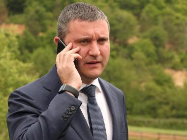 Горанов: Няма причина да се прехвърлят спестяванията от лев в евро