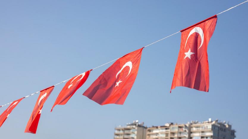 Турската лира се стабилизира след решението за банковите такси