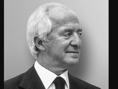 Спасителят на Ray-Ban иска да изгради финансова империя в Италия