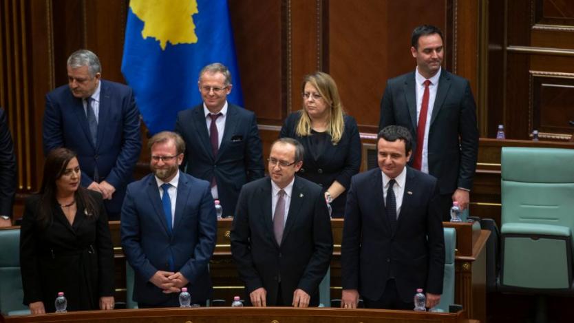 Правителството на Косово си отряза заплатите наполовина