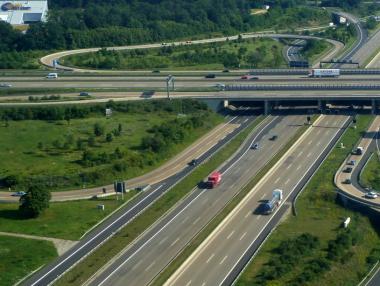 Германия няма да ограничава скоростта по магистралите