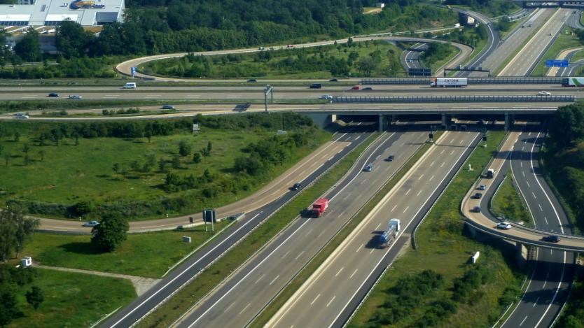 Германия няма да ограничава скоростта по магистралите