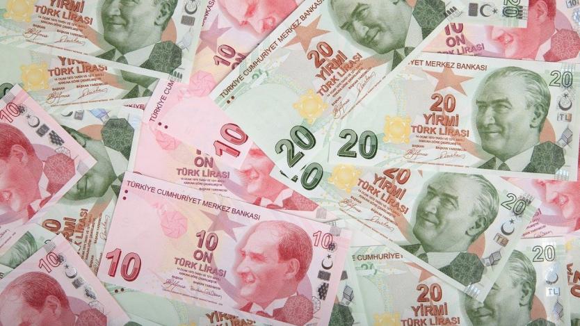 Турската лира се обезцени до близо едногодишно дъно