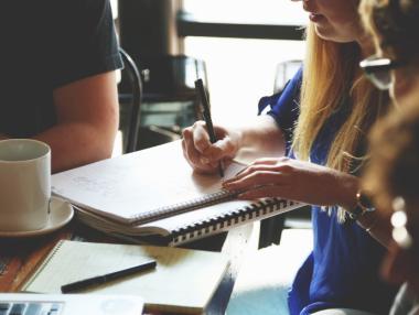 МОН е превърнало 395 български училища в „експериментални“