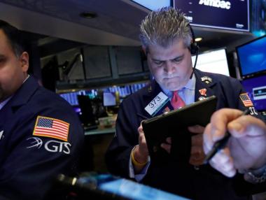 Индексите се отдалечиха от максимумите