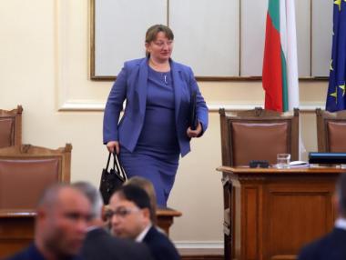 Социалното министерство предлага по-кратък стаж за платен отпуск