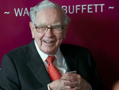 Бъфет най-накрая се отказа от стария си флип телефон