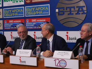 Бизнесът към синдикатите: На чия страна сте за болничните?