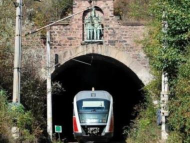 150 дни без влакове между гарите Карлово и Антон