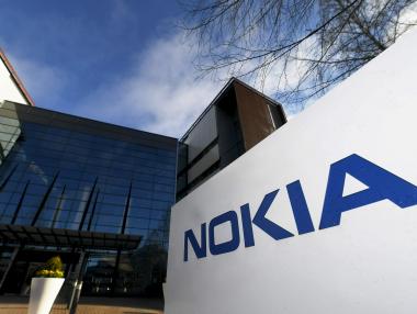 Слух за продажби и сливания поведе акциите на Nokia нагоре