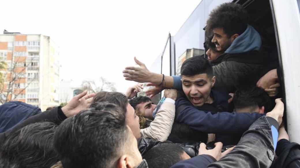 Стотици мигранти от Турция поеха към България и Гърция