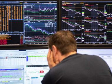 Световните пазари се съвземат с надежда за помощ от централните банки