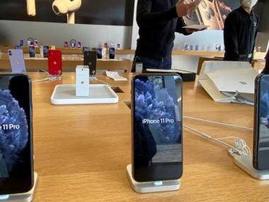 Apple плаща $500 млн. на потребителите си в САЩ заради забавянето на iPhone