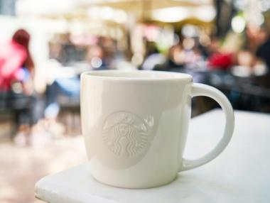 Starbucks забрани чашите за многократна употреба заради коронавируса