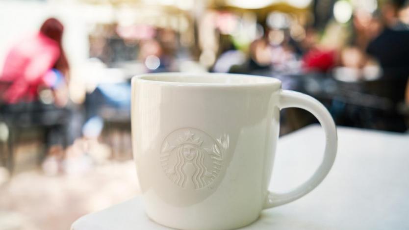Starbucks забрани чашите за многократна употреба заради коронавируса