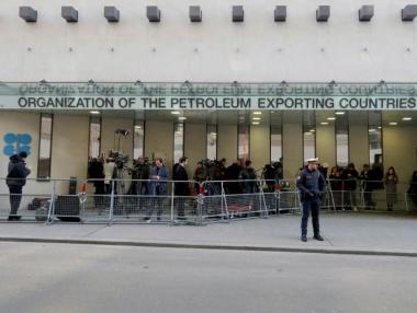 Провалът на преговорите в ОПЕК+ срина още цените на петрола