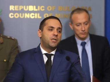 Индустрията с медицински консумативи ще работи само за държавата