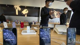 Срив от 55% при смартфон доставките на най-големия мобилен пазар