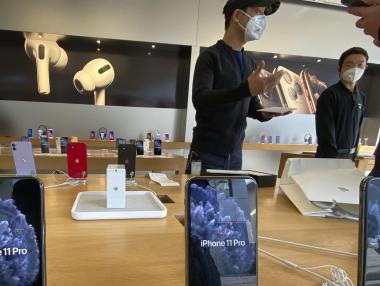 Срив от 55% при смартфон доставките на най-големия мобилен пазар