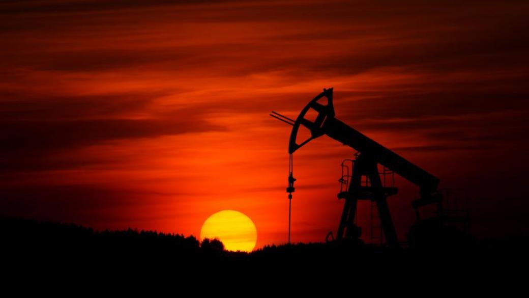 Нефтът ще поевтинее още, рекордно ниските цени обаче са далеч