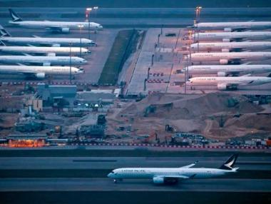 Коронавирусът изтри 70 млрд. долара от стойността на авиокомпаниите