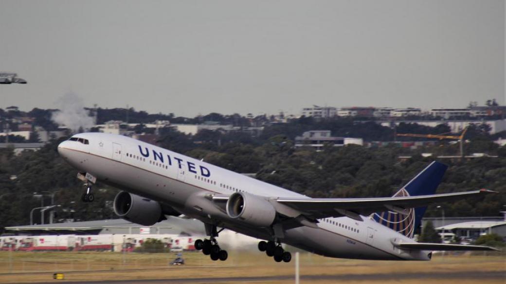 Вътрешните резервации на United Airlines се сринаха със 70%