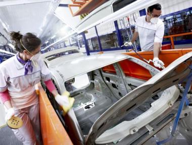 Fiat Chrysler затваря четири завода в Италия