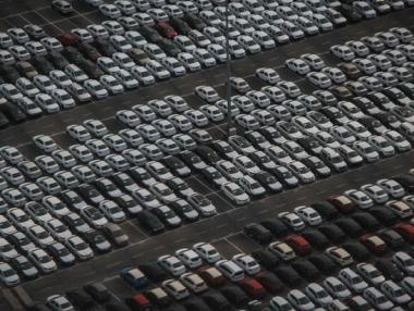 Коронавирусът смаза продажбите на коли в Китай