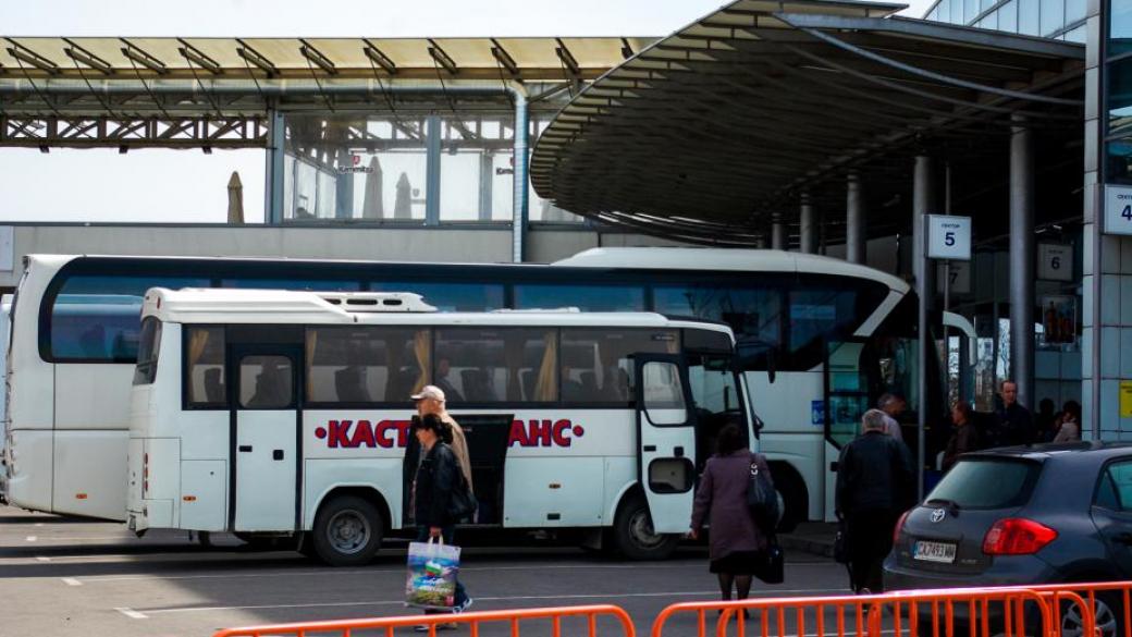 Все по-малко българи пътуват с междуградските автобуси заради коронавируса