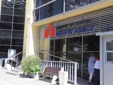 Агенцията по вписванията призовава гражданите да избягват офисите ѝ