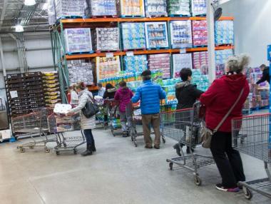 Защо хората се запасяват с тоалетна хартия