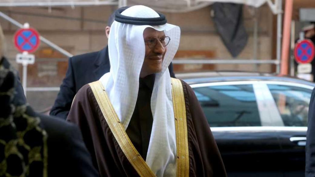 Саудитска Арабия „наводнява“ Европа с петрол за $25