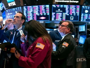 Dow надолу с почти 3000 пункта – най-големият спад в историята