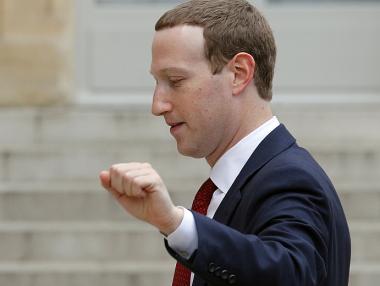 Facebook ще финансира до 30 000 малки фирми, засегнати от COVID-19