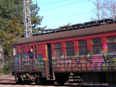 Къде се къса куплата* на информацията между ръководството и служителите на БДЖ