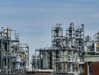 Съхранението на петрол ще достигне максимума до месеци