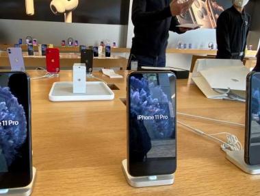 Apple забранява покупката на над 2 еднакви iPhone-а в е-магазина си