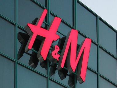 H&M ще прави защитни облекла за медици
