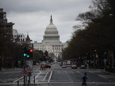 Какво предвижда спасителният пакет на САЩ за $2.2 трлн.
