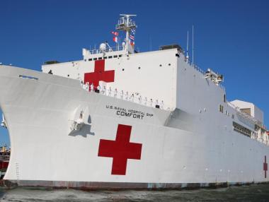 Тръмп праща огромен кораб-болница към ударения от COVID-19 Ню Йорк